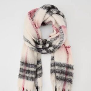 Cozy Plaid Scarf in Black and Pink